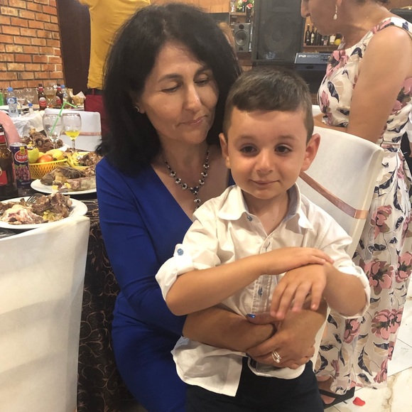 Meet your Posher, Ilirjana - Picture 1 of 1